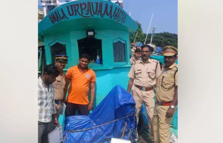 ബേപ്പൂരില്‍ അനധികൃത മത്സ്യബന്ധനം ; ബോട്ട് ഫിഷറീസ് വകുപ്പ് അധികൃതർ കസ്റ്റഡിയിലെടുത്തു